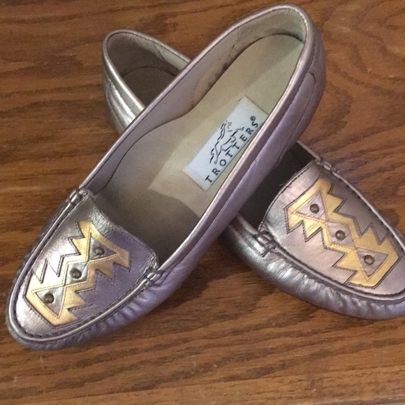 Trotters Shoes - “NWOT” ‘TROTTERS’ METALIC FLATS